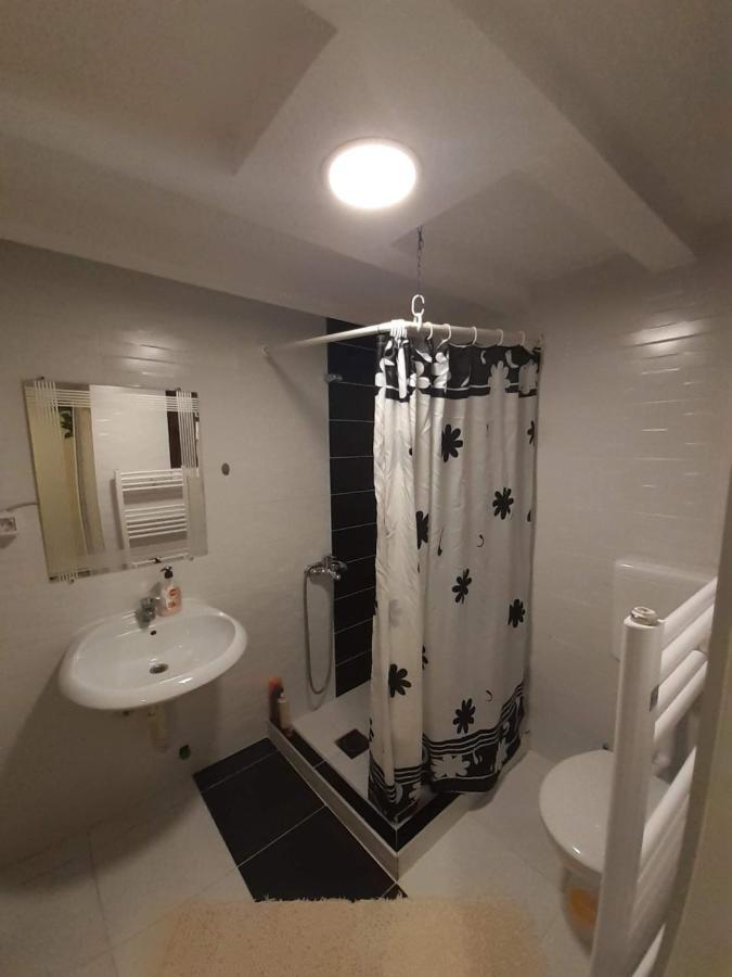 Apartmani Zaara SJJ Exteriör bild